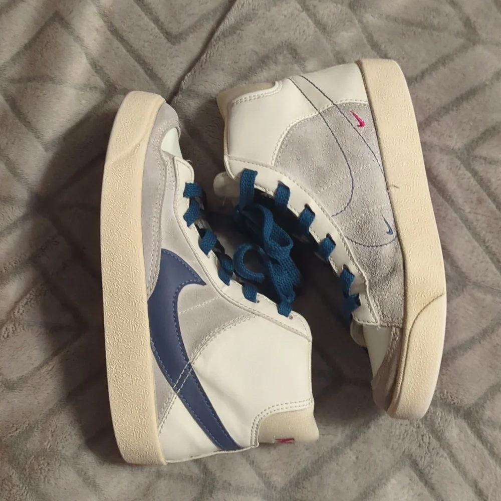 pair of Nike Blazer Mid '77 SE sneakers in the‎ 